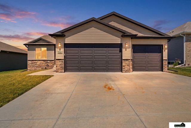 1121 N 99Th Street, Lincoln, NE 68527