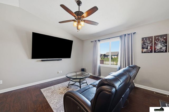 1121 N 99Th Street, Lincoln, NE 68527