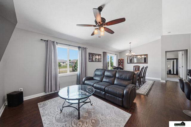 1121 N 99Th Street, Lincoln, NE 68527