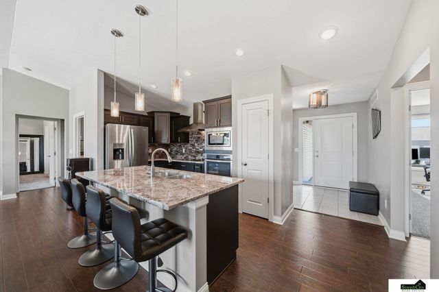 1121 N 99Th Street, Lincoln, NE 68527