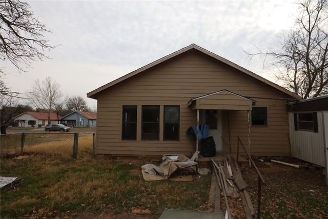 1207 W Main Street, Eastland, TX 76448