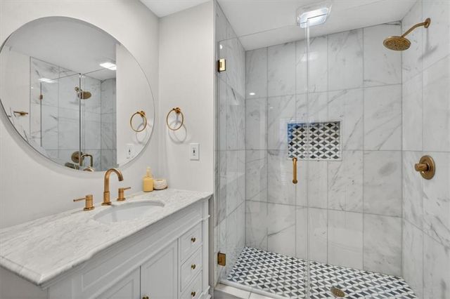 5300 W 101 Terrace, Overland Park, KS 66207