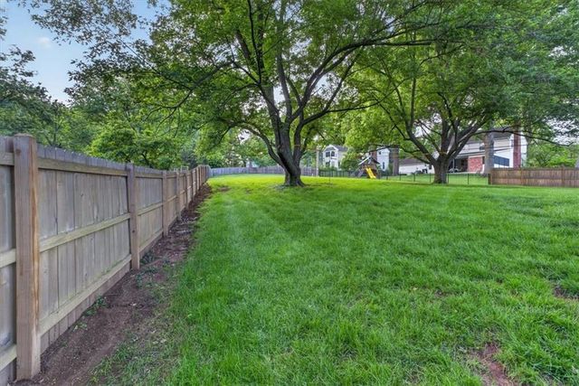 5300 W 101 Terrace, Overland Park, KS 66207