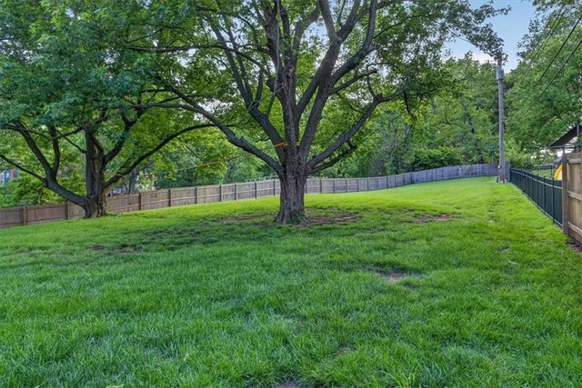 5300 W 101 Terrace, Overland Park, KS 66207
