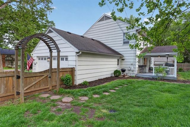 5300 W 101 Terrace, Overland Park, KS 66207