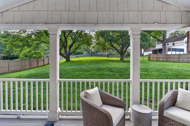5300 W 101 Terrace, Overland Park, KS 66207