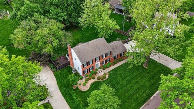 5300 W 101 Terrace, Overland Park, KS 66207