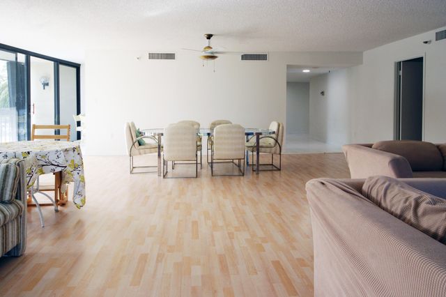 2450 Presidential Way 208, West Palm Beach, FL 33401