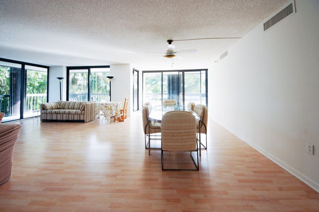 2450 Presidential Way 208, West Palm Beach, FL 33401