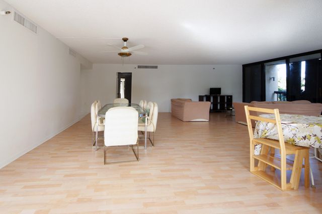 2450 Presidential Way 208, West Palm Beach, FL 33401