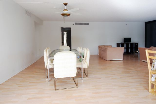 2450 Presidential Way 208, West Palm Beach, FL 33401