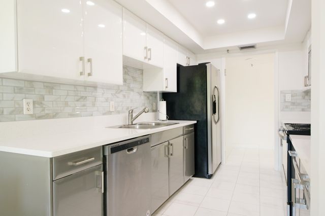 2450 Presidential Way 208, West Palm Beach, FL 33401