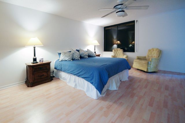 2450 Presidential Way 208, West Palm Beach, FL 33401