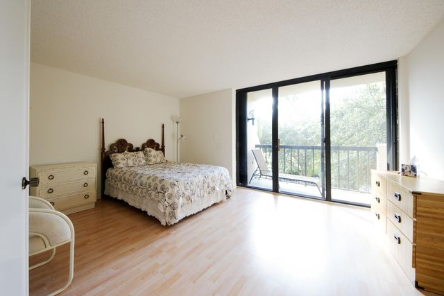 2450 Presidential Way 208, West Palm Beach, FL 33401