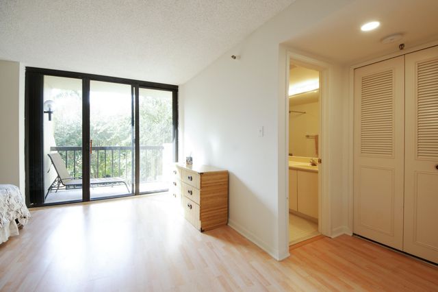 2450 Presidential Way 208, West Palm Beach, FL 33401