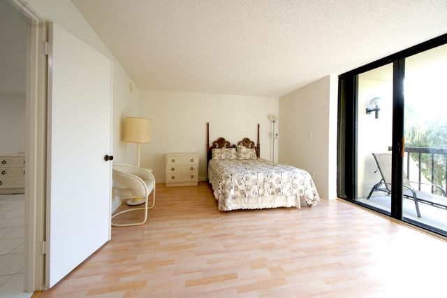 2450 Presidential Way 208, West Palm Beach, FL 33401