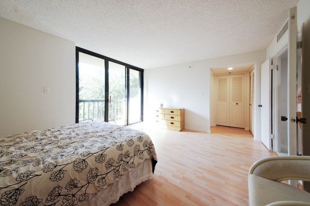 2450 Presidential Way 208, West Palm Beach, FL 33401