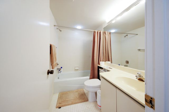 2450 Presidential Way 208, West Palm Beach, FL 33401