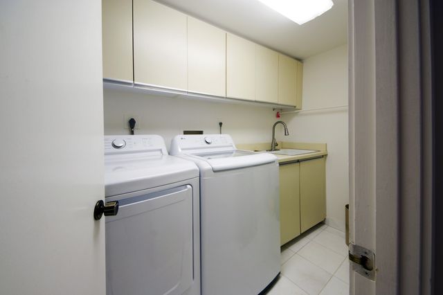 2450 Presidential Way 208, West Palm Beach, FL 33401