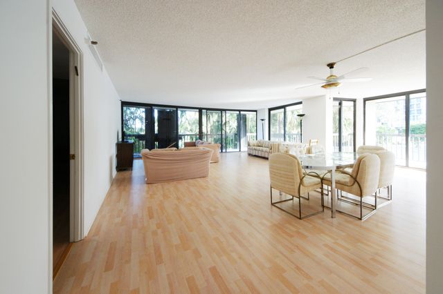 2450 Presidential Way 208, West Palm Beach, FL 33401