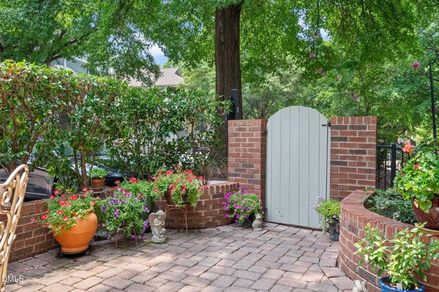 1021 Nicholwood Drive 101, Raleigh, NC 27605