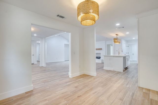 8613 Marys Creek Drive, Benbrook, TX 76116