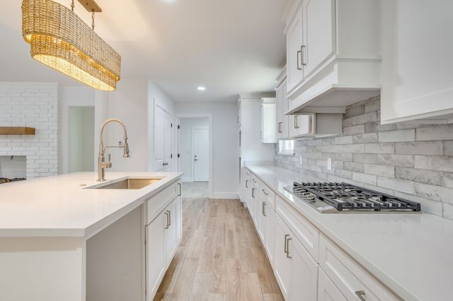 8613 Marys Creek Drive, Benbrook, TX 76116