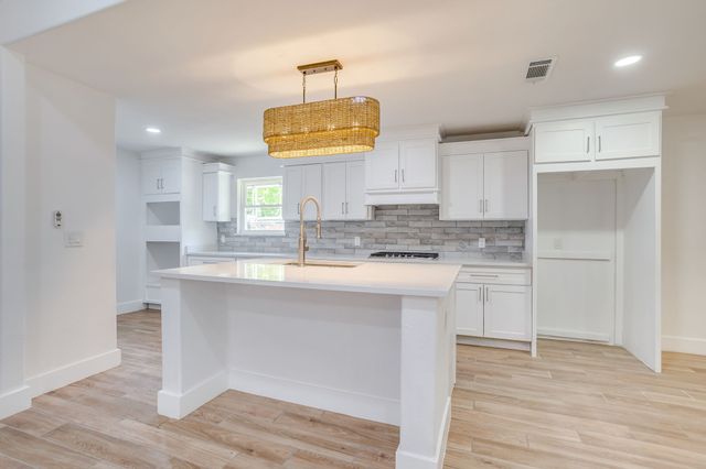 8613 Marys Creek Drive, Benbrook, TX 76116