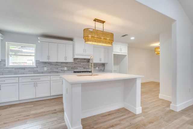 8613 Marys Creek Drive, Benbrook, TX 76116