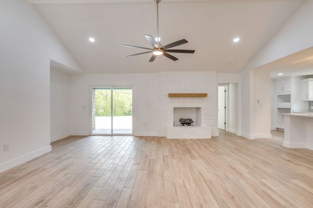 8613 Marys Creek Drive, Benbrook, TX 76116