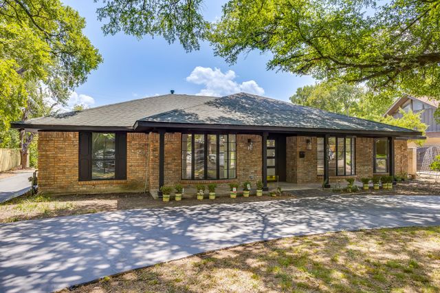 8613 Marys Creek Drive, Benbrook, TX 76116