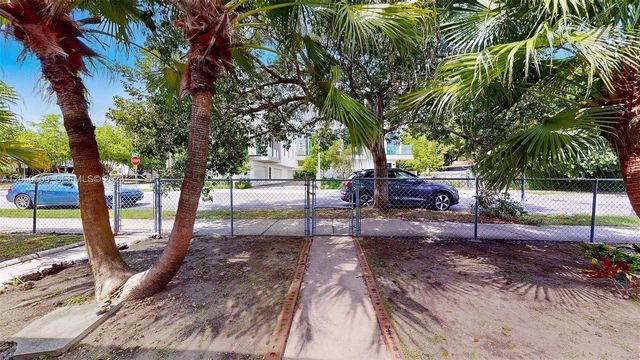 2499 SW 27th Street 5, Miami, FL 33133