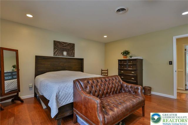 1989 West Point Drive, Lower Saucon Twp, PA 18015