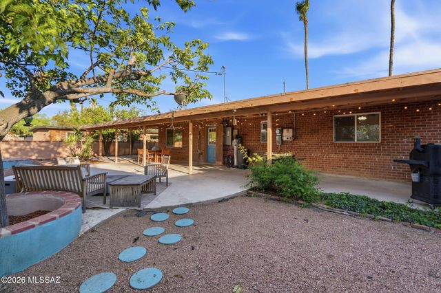 6825 E Calle Marte, Tucson, AZ 85710