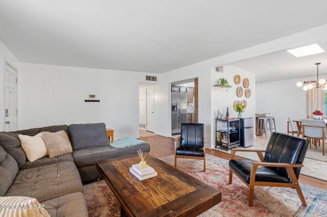 6825 E Calle Marte, Tucson, AZ 85710