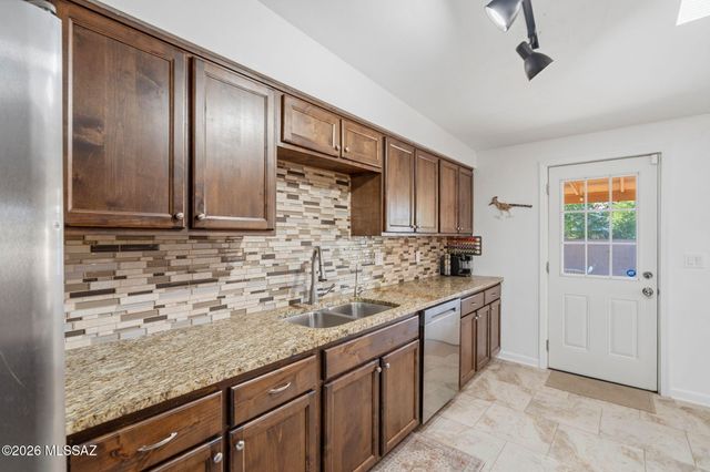 6825 E Calle Marte, Tucson, AZ 85710