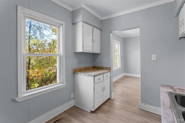 256 Cedardale Avenue, Pontiac, MI 48341