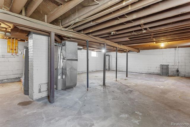 256 Cedardale Avenue, Pontiac, MI 48341