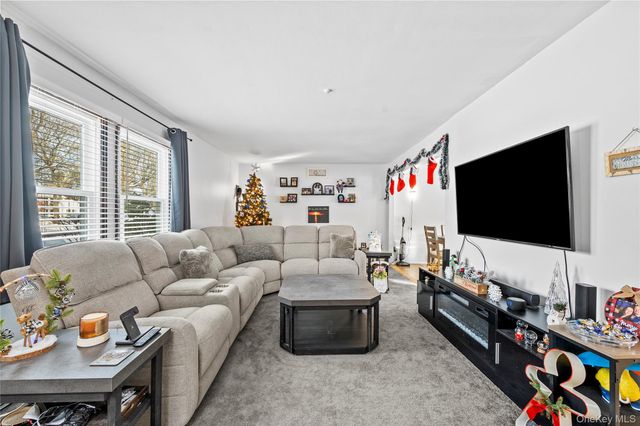 61 Federal Lane, Coram, NY 11727