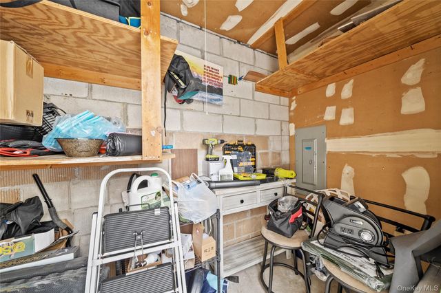 61 Federal Lane, Coram, NY 11727