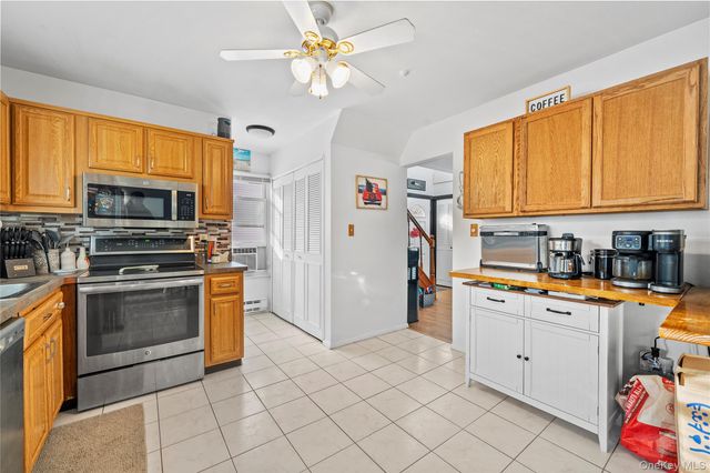 61 Federal Lane, Coram, NY 11727