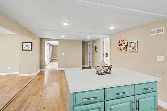 9433 E Lovejoy Road, Perry, MI 48872