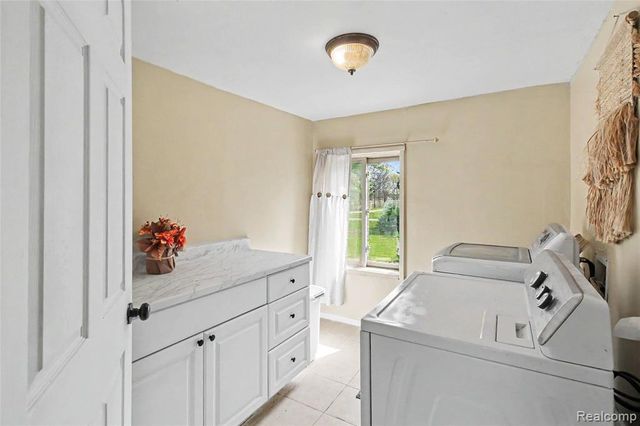 9433 E Lovejoy Road, Perry, MI 48872