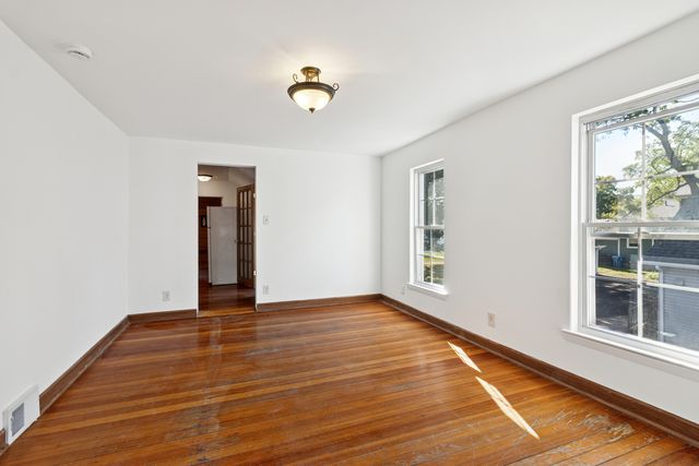 392 W Exchange Street, Crete, IL 60417