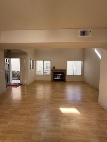 949 Nantucket Boulevard 14, Salinas, CA 93906