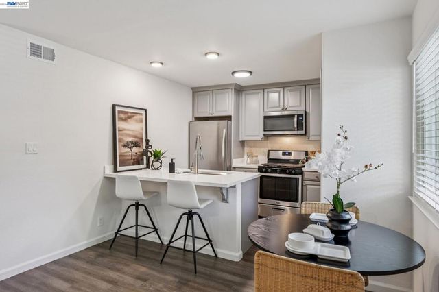 8110 Arroyo Dr, Pleasanton, CA 94588
