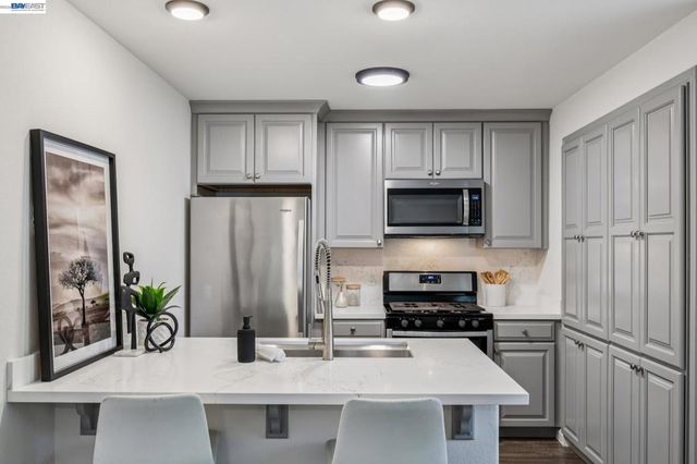8110 Arroyo Dr, Pleasanton, CA 94588