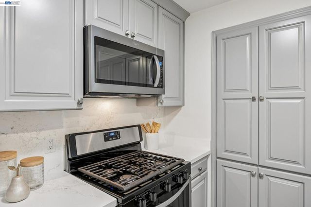 8110 Arroyo Dr, Pleasanton, CA 94588