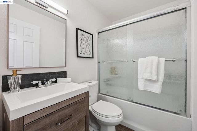 8110 Arroyo Dr, Pleasanton, CA 94588
