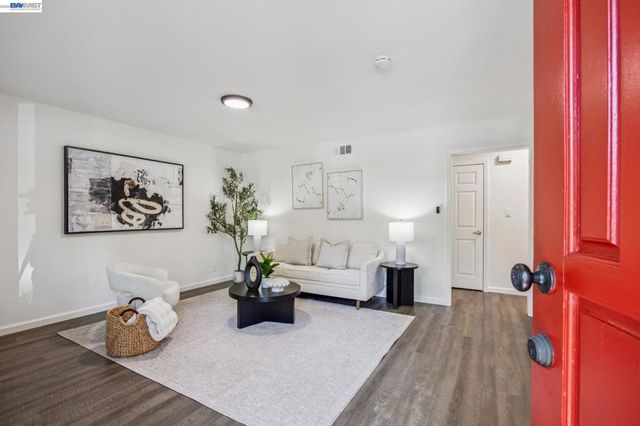 8110 Arroyo Dr, Pleasanton, CA 94588